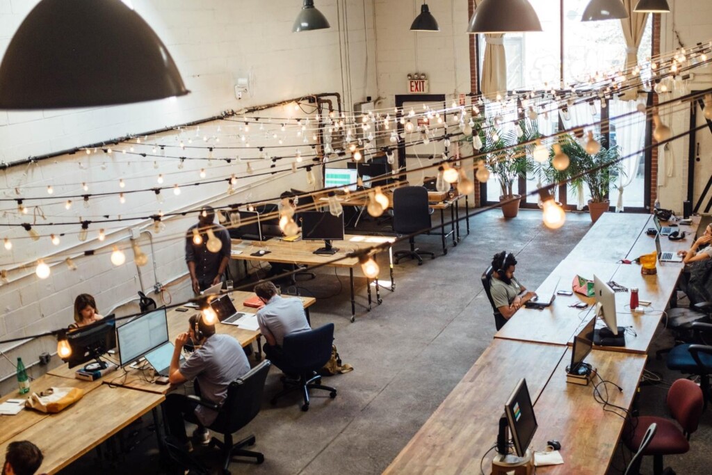 Is Yearly Salary Better than Getting Paid Hourly?