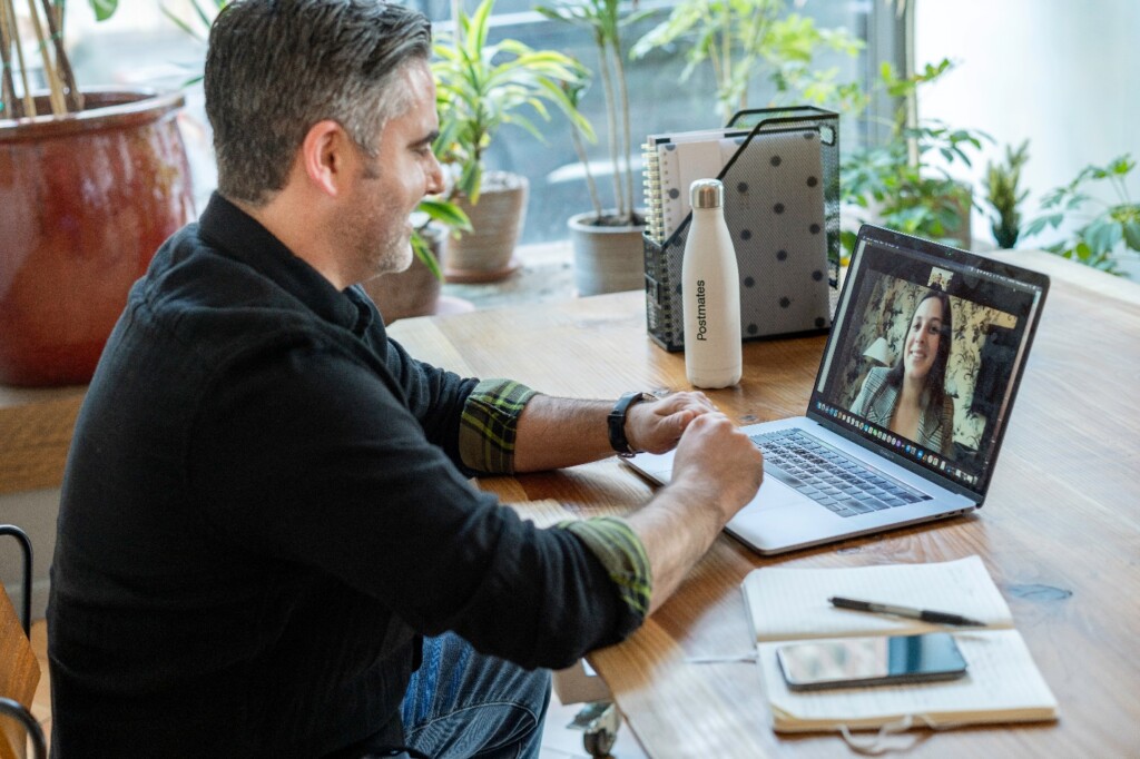 Design a Motivating Sales Incentives Program in 3 Steps
