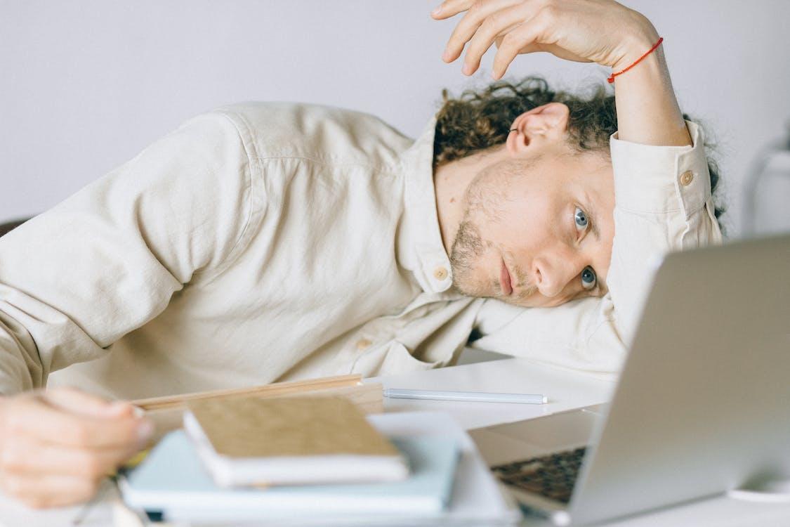 Mental health benefits of 4-day work weeks