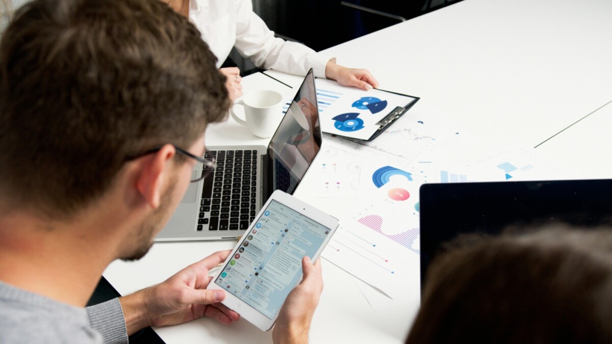 AI open enrollment and HR technology meeting in the workplace